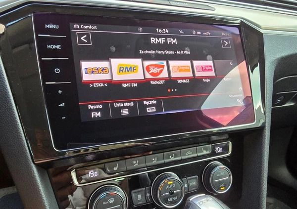 Volkswagen Passat cena 58999 przebieg: 229000, rok produkcji 2015 z Łomża małe 277
